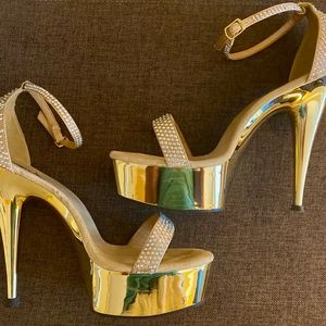 Amazing gold platforms Size 14!
